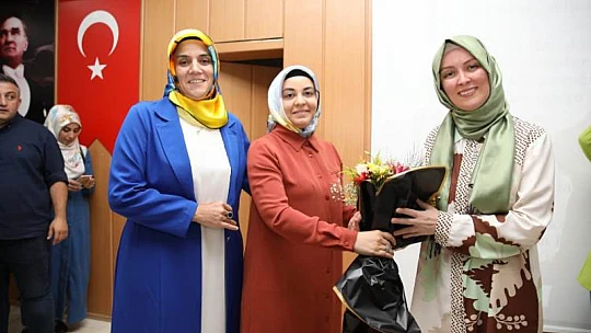 Aile Akademisi'nin İlk Konuğu Yazar Hatice Kübra Tongar Oldu