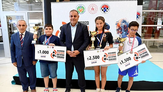 8. Uluslararası Altın Kayısı Satranç Turnuvası Ödül Töreni Yapıldı