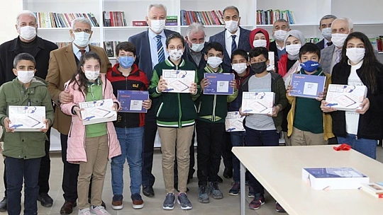 Başkan Güder, Yüz Yüze Eğitimin İlk Gününde Öğrencilerle Buluştu