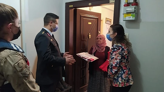 Jandarma Şehit Annelerini Unutmadı