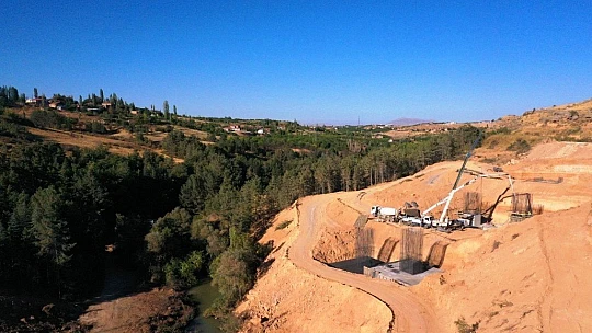 Milletvekili Tüfenkçi İle Belediye Başkanı Çınar, Şahnahan'daki Köprü İnşaatını İnceledi