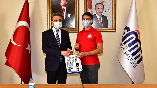 Vali Baruş, Çalışmayı ve Hayal Kurmayı Kesinlikle Bırakmayın