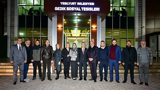 Başkan Çınar İle 'Aşk Yolunda' Filminin Oyuncuları Söyleşi Etkinliği Düzenledi