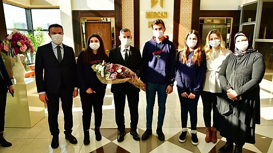 Başkan Çınar, Özel Bir Kolejin 'Kariyer Günleri' Programına Katıldı