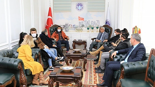 Ünlü Sanatçılardan Başkan Güder'e Ziyaret