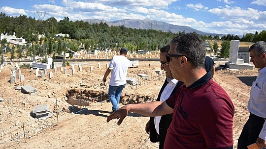 Diyarbakır Belediye Heyeti Şehir Mezarlığı'nı Ziyaret Etti
