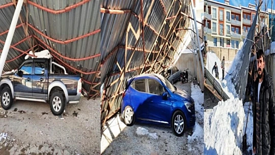 Kar Yükünü Taşıyamayan Otoparkın Çatısı Çöktü