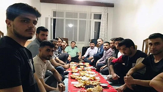 Milliyetçi Hareket Partisinden Gençlerle Sahur Programı