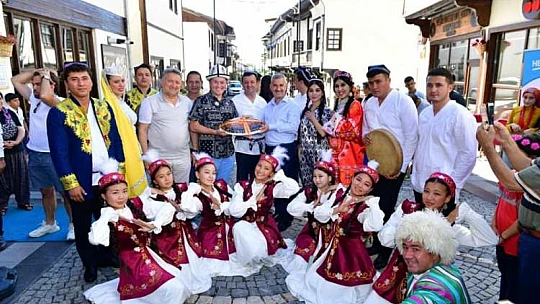Başkan Çınar, Tarihi Yeşilyurt Konakları'nda Özel Misafirlerini Ağırladı