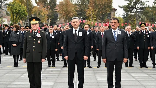 Büyük Önder Mustafa Kemal Atatürk, Malatya'da Düzenlenen Törenle Anıldı