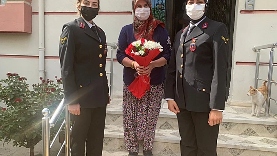 Jandarma Şehit Annelerini Unutmadı