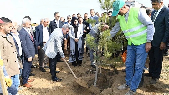 Başkan Çınar, Çalışıyor Yeşilyurt İlçesi Güzelleşiyor