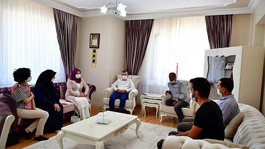 Başkan Çınar'dan Şehit Ailelerine Bayram Ziyareti