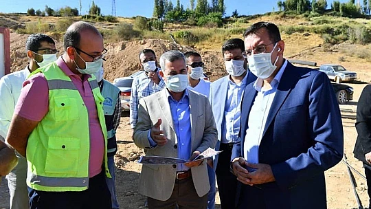 Milletvekili Tüfenkçi İle Belediye Başkanı Çınar, Şahnahan'daki Köprü İnşaatını İnceledi