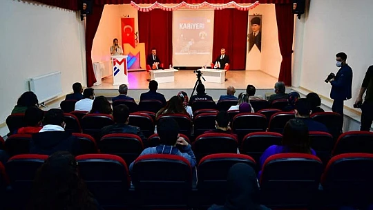 Başkan Çınar, Özel Bir Kolejin 'Kariyer Günleri' Programına Katıldı