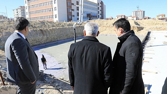 Battalgazi'de Yarı Olimpik Kapalı Yüzme Havuzu İçin İlk Kazma Vuruldu