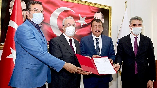 Büyükşehir Meydan Karşılığında Milli Eğitime Okul Alanı Bağışladı