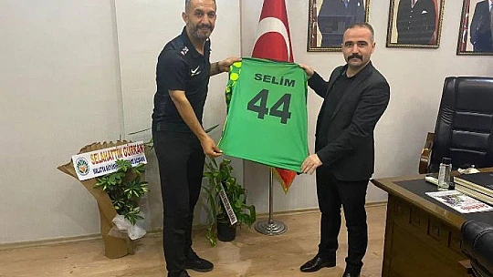 Milli Kaleciden Ülkü Ocakları'na Ziyaret