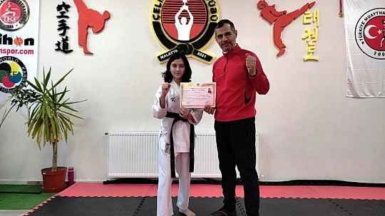 Karateci Gülşen Ailesi Başarılara İmza Atmaya Devam Ediyor