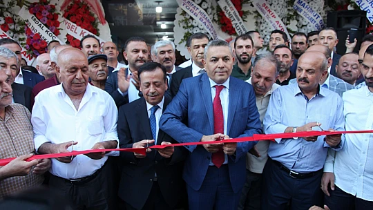 Sadıkoğlu'nun Seçim Ofisi Binlerce Kişinin Katılımıyla Açıldı