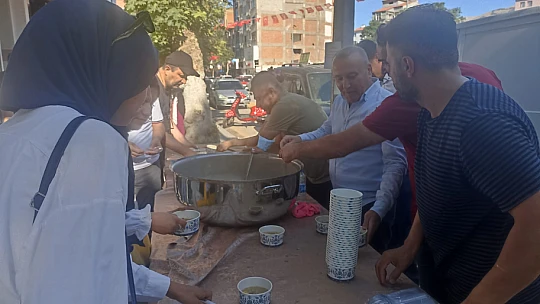 Tokyo Otel İşletmecileri 1.500 Kişilik Aşure Dağıttı