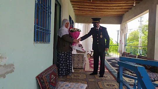 Jandarma Şehit Annelerini Unutmadı