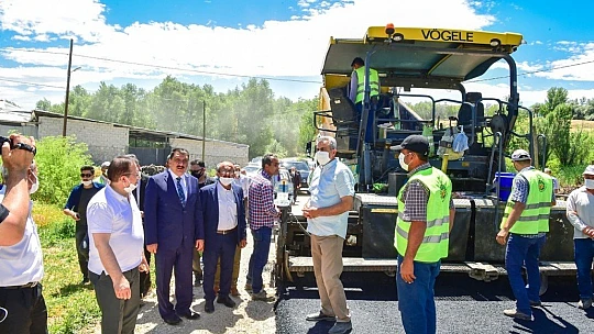 Yeşilyurt Belediyesi, Muhtar Evlerini İlaçlayıp, Dezenfekte Ediyor