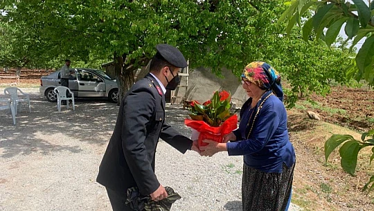 Jandarma Şehit Annelerini Unutmadı