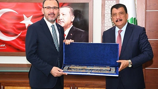 Bakan Kasapoğlu, Büyükşehir Belediyesini Ziyaret Etti