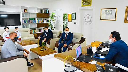 Kanbay, Başarılı Sporcuları Ödüllendirildi