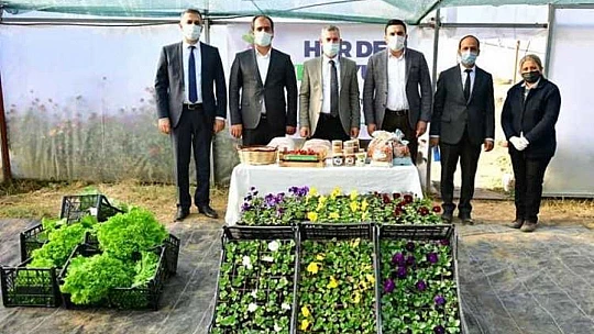 Başkan Çınar, Mevsimlik Çiçekleri Millet Bahçesinde Toprakla Buluşturdu