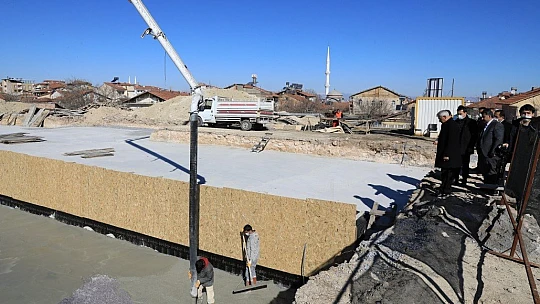 Battalgazi'de Yarı Olimpik Kapalı Yüzme Havuzu İçin İlk Kazma Vuruldu