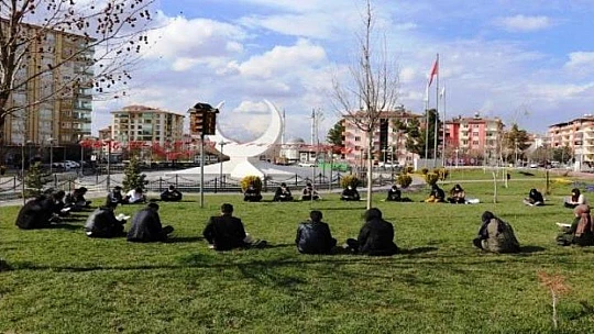 Özhüsrev, 'Herkesi Her Zaman Kitap Okumaya Davet Ediyoruz