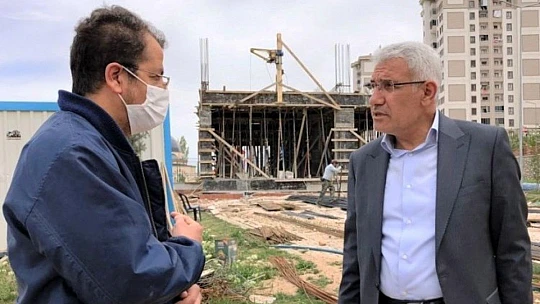 Başkan Güder, Semt Kütüphanesi'nin Çalışmalarını İnceledi
