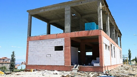 Başkan Güder, Kütüphanemizi Kısa Sürede Gençlerimizin İstifadesine Sunacağız