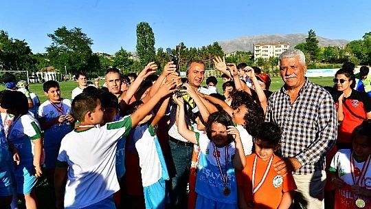 Yeşilyurt Belediyesi Spor Şenliğinin Ödül Töreni Yapıldı 