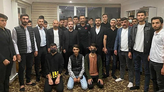 Milli Kaleciden Ülkü Ocakları'na Ziyaret