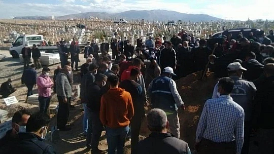 İmam ve Müezzin Aynı Gün Vefat Ettiler