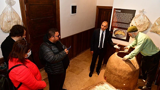 Konakları, Müzeleri Ve Kayısı Çekirdeği Kahvesini Çok Beğendik