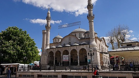 Yeni Caminin Sülieti Kaybolmasın