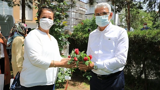 Başkan Güder, Kadın Muhtarların Anneler Gününü Kutladı