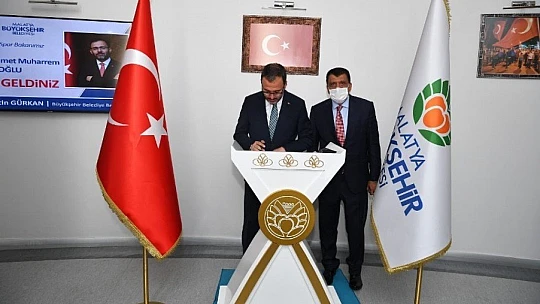 Bakan Kasapoğlu, Büyükşehir Belediyesini Ziyaret Etti