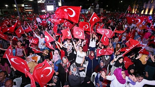 Bağımsızlık Ruhumuz 15 Temmuz'da Bir Kez Daha Destanlaştı