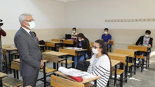 Başkan Güder, Yüz Yüze Eğitime Başlayan Öğrencileri Yalnız Bırakmadı