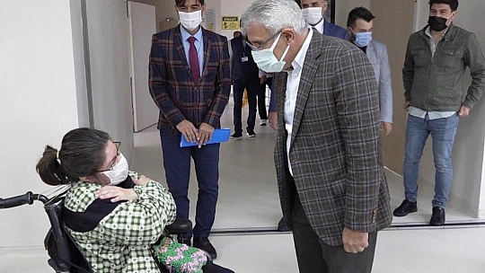 Başkan Güder, Özel Gereksinimli Çocuklarla Çay Ve Kahve İçti