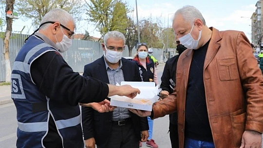Başkan Güder'den Görev Başındaki Polislere Sürpriz Ziyaret