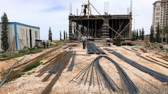 Başkan Güder, Semt Kütüphanesi'nin Çalışmalarını İnceledi