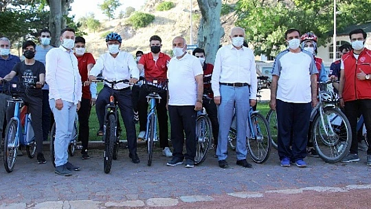 Başkan Güder, Sağlıklı Bir Yaşam İçin Gençlerle Pedal Çevirdi