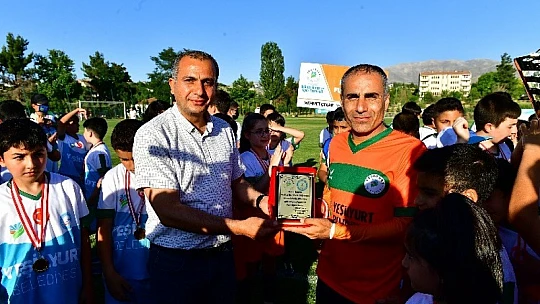Yeşilyurt Belediyesi Spor Şenliğinin Ödül Töreni Yapıldı 