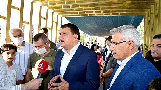 24'üncü Kayısı Festivali'nde İlk Gün Çeşitli Etkinliklerle Tamamlandı